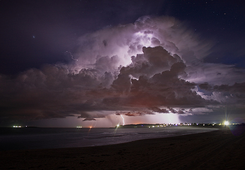 A storm's coming, Mama!